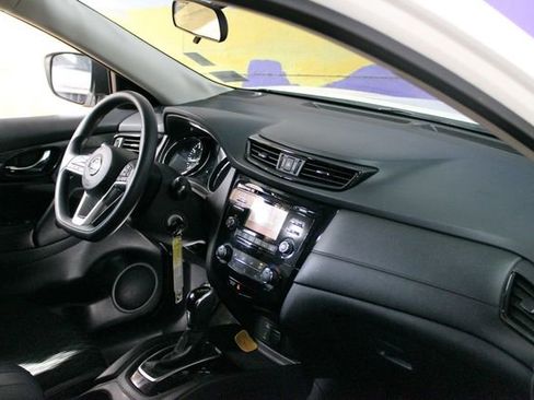 Used 2017 Nissan Rogue S FWD image 12