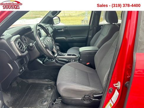 Used 2016 Toyota Tacoma TRD Sport image 10