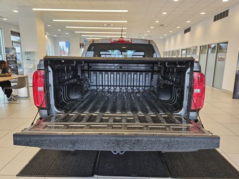 Used 2022 Chevrolet Colorado LT w/ Safety Package AWD/4WD image 8