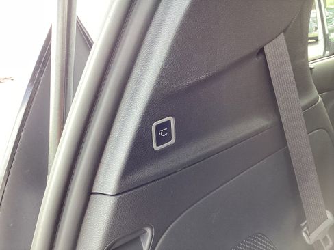 Used 2025 Chrysler Pacifica Pinnacle w/ Trailer Tow Group FWD image 16