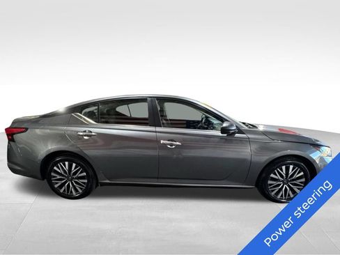 Used 2024 Nissan Altima 2.5 SV FWD image 4
