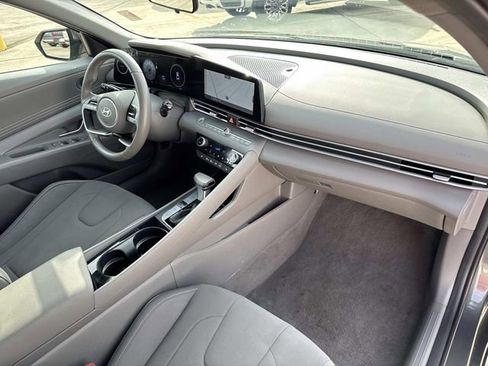 Used 2025 Hyundai Elantra SEL FWD image 28
