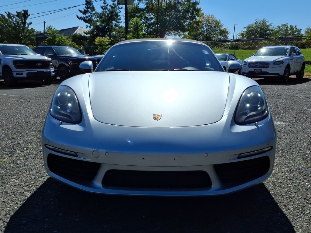 Used 2017 Porsche 718 Boxster RWD image 2