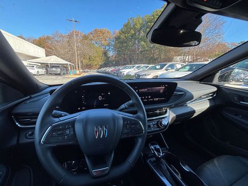 Used 2025 Buick Envista Sport Touring image 33