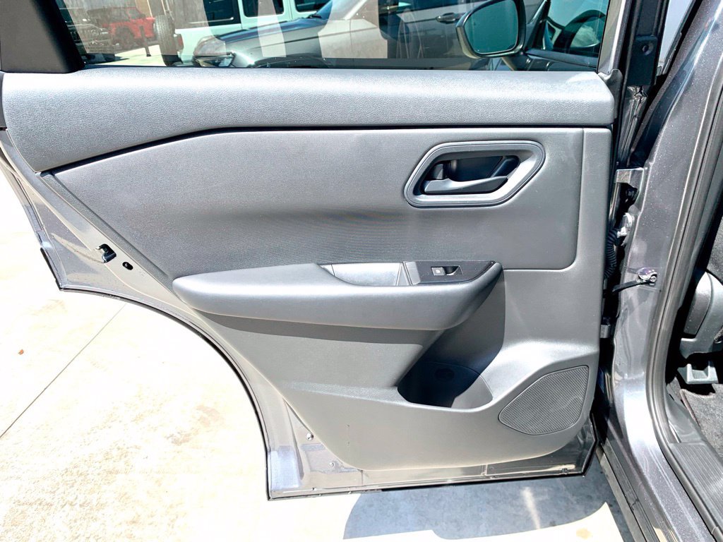 Used 2026 Nissan Rogue S FWD image 16