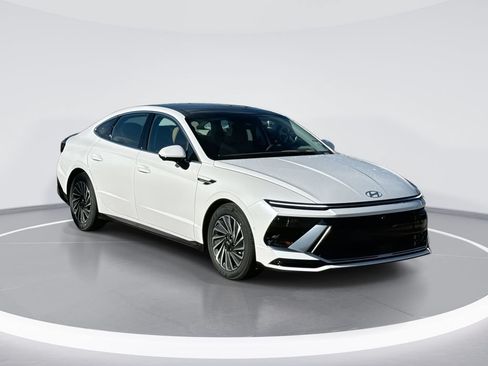 Used 2025 Hyundai Sonata Limited FWD image 1
