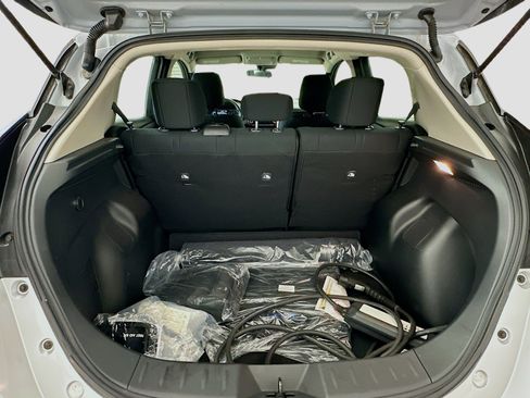 Used 2025 Nissan Leaf S image 29