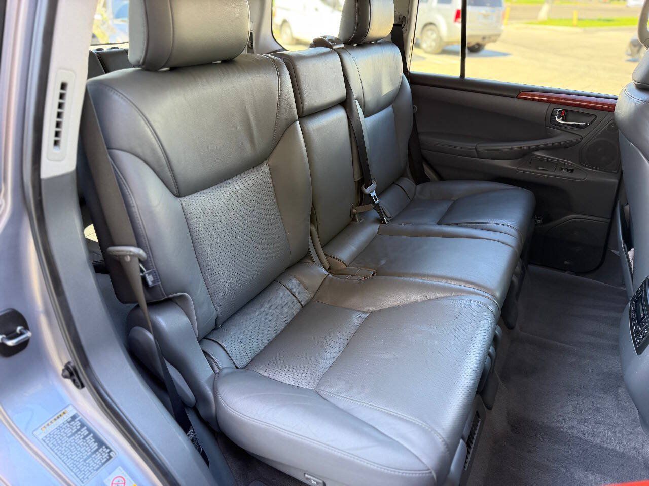 Used 2010 Lexus LX 570 4WD w/ Preferred Accessory Package image 17