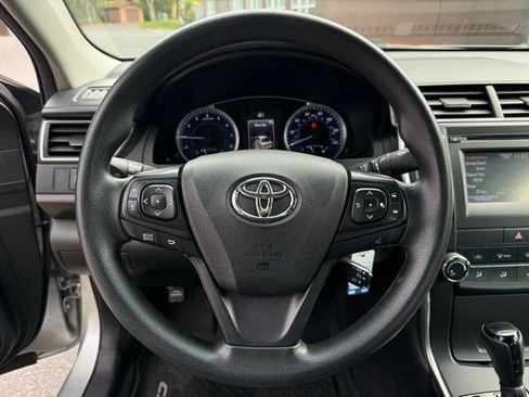 Used 2017 Toyota Camry LE image 14