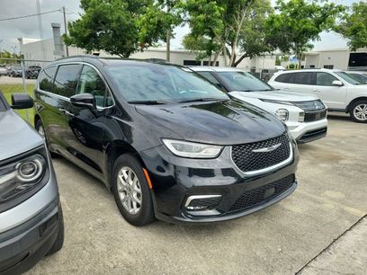 Used 2022 Chrysler Pacifica Touring-L
