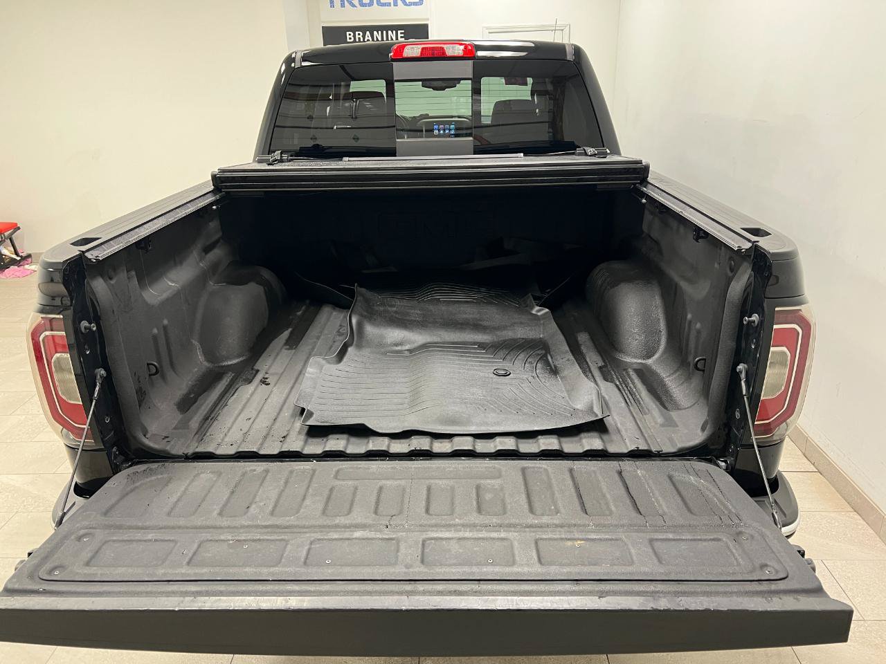 Used 2018 GMC Sierra 1500 SLT AWD/4WD image 19