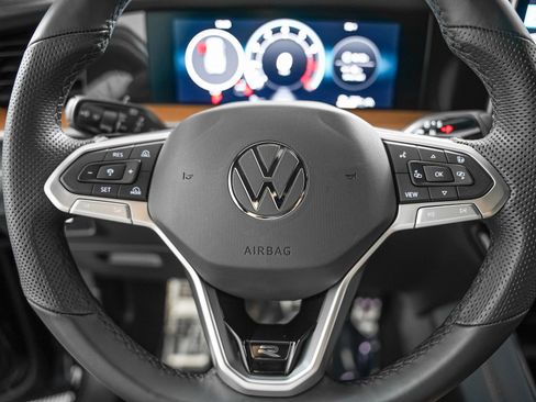 Used 2026 Volkswagen Tiguan SEL R-Line AWD/4WD image 15