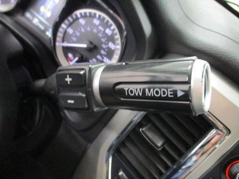 Used 2017 Nissan Titan SV image 20