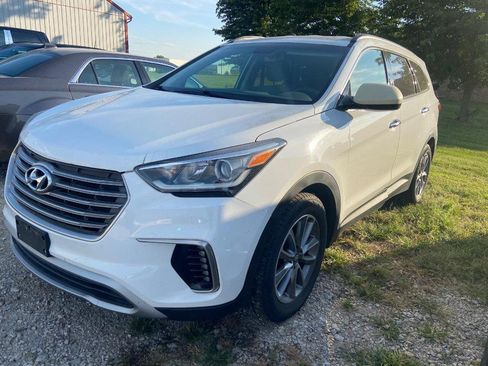 Used 2017 Hyundai Santa Fe SE AWD/4WD image 3