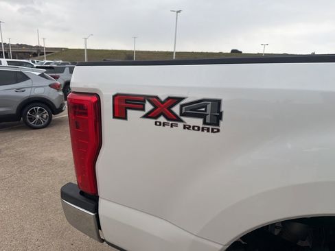 Used 2017 Ford F250 Lariat w/ Chrome Package image 7