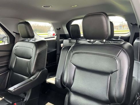 Used 2022 Ford Explorer XLT w/ Equipment Group 202A image 27