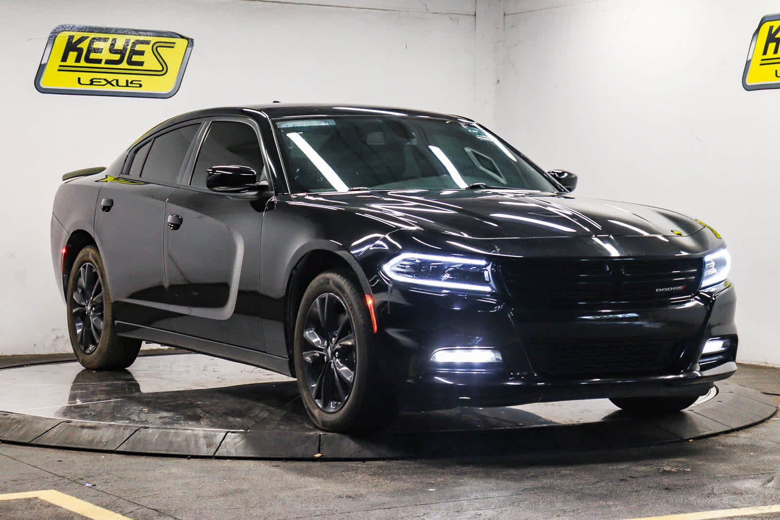 Used 2023 Dodge Charger SXT w/ Blacktop Package AWD/4WD image 3