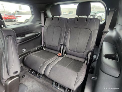 Used 2025 Jeep Grand Cherokee L Laredo w/ Trailer Tow Package image 7