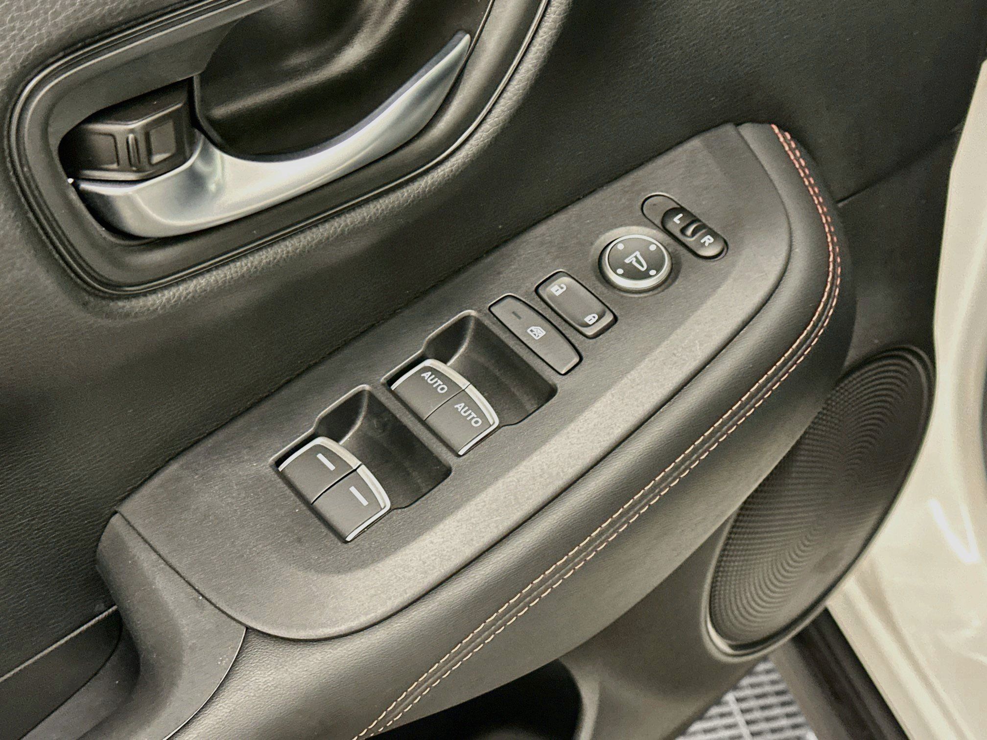 Used 2025 Honda HR-V Sport image 15