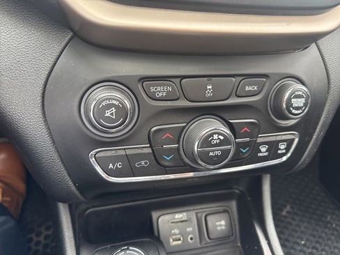 Used 2016 Jeep Cherokee 75th Anniversary AWD/4WD image 23