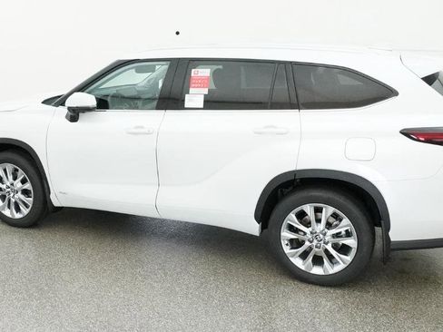 New 2026 Toyota Highlander Limited image 14