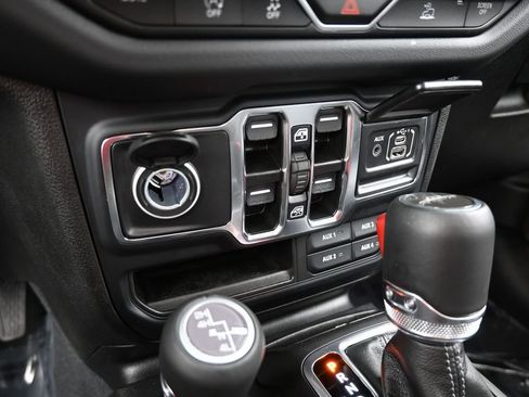 Used 2024 Jeep Gladiator Sport w/ Premium Package image 26