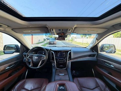 Used 2019 Cadillac Escalade Luxury AWD/4WD image 30