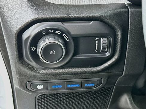 Used 2024 Jeep Wrangler Unlimited AWD/4WD image 23