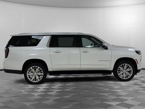 Certified 2025 Chevrolet Suburban Premier AWD/4WD image 6