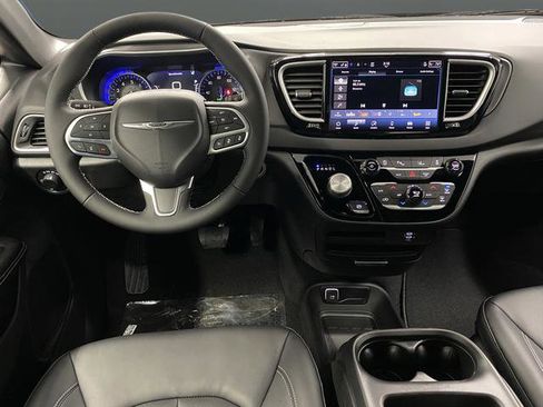 New 2026 Chrysler Voyager LX image 4