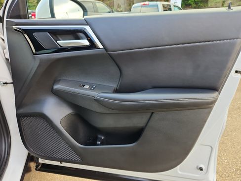 Used 2022 Mitsubishi Outlander SE image 35