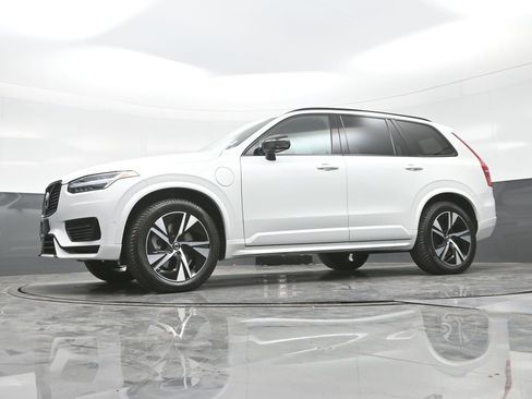 Used 2022 Volvo XC90 T8 R-Design image 19
