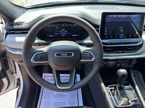 Used 2023 Jeep Compass Limited w/ Elite Group AWD/4WD image 17
