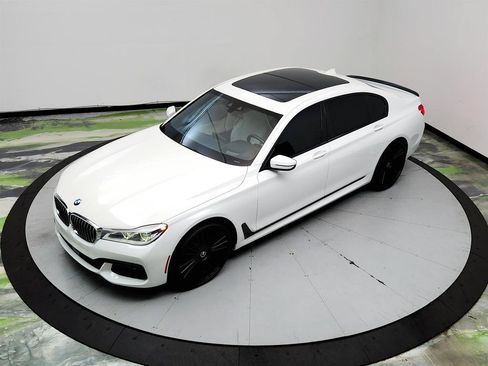Used 2017 BMW 750i xDrive AWD/4WD image 33