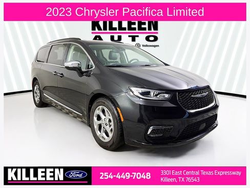 Used 2023 Chrysler Pacifica Limited image 1