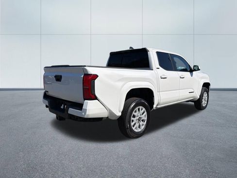Used 2024 Toyota Tacoma SR5 AWD/4WD image 5