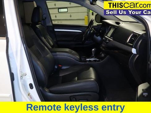 Used 2017 Toyota Highlander XLE image 14