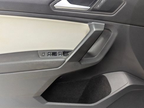 Used 2021 Volkswagen Tiguan SE w/ Panoramic Sunroof Package image 12