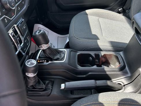 Used 2025 Jeep Wrangler Unlimited Sahara image 36