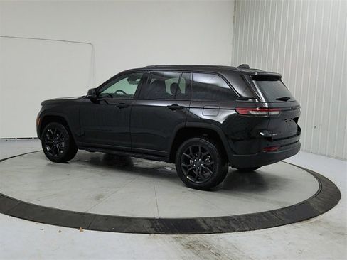 New 2025 Jeep Grand Cherokee Limited w/ Trailer Tow Package image 5