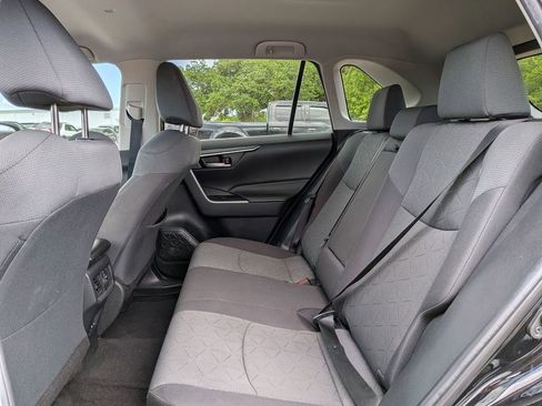 Used 2022 Toyota RAV4 XLE image 32