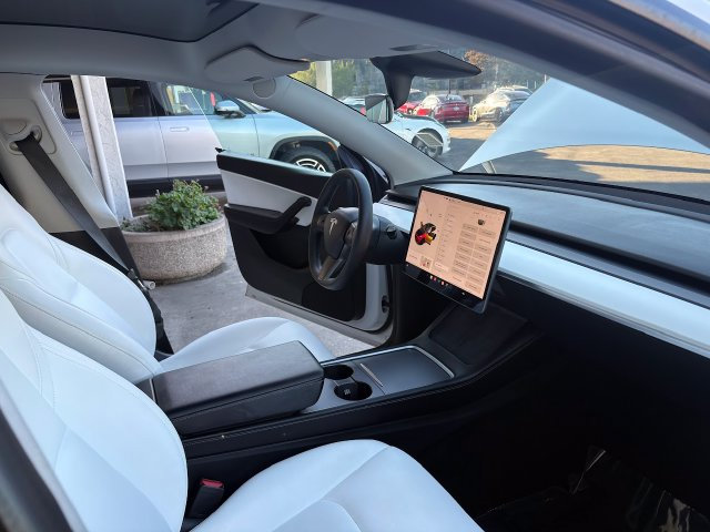 Used 2022 Tesla Model Y Long Range AWD/4WD image 21