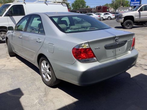 Used 2005 Toyota Camry XLE FWD image 12