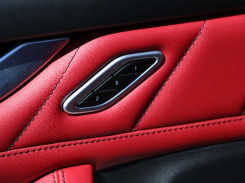 Used 2022 Maserati Levante GT image 18