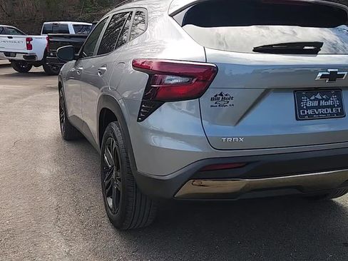 Used 2024 Chevrolet Trax ACTIV w/ Sunroof Package image 6