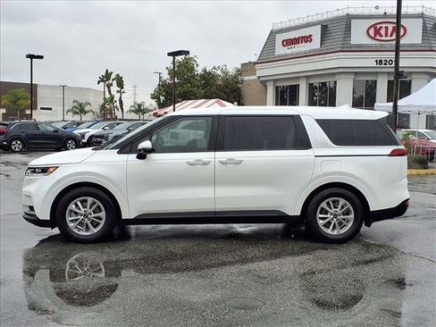 Certified 2024 Kia Carnival LX image 12