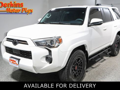 Used 2021 Toyota 4Runner SR5 Premium w/ Moonroof Package AWD/4WD image 1