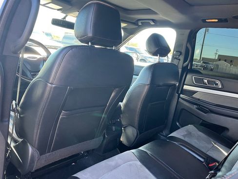 Used 2017 Ford Explorer XLT w/ Equipment Group 202A image 29