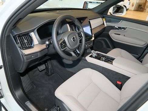 New 2026 Volvo XC90 B5 Plus image 8