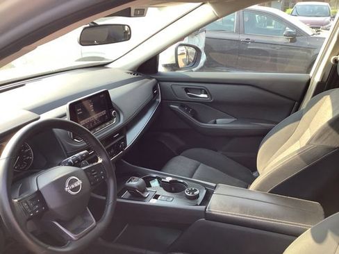 Used 2025 Nissan Rogue SV AWD/4WD image 2